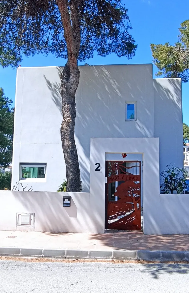 Artisan Corten Steel Gate with «marYpinos» Crest